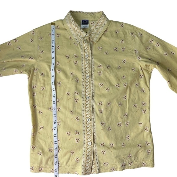Patagonia Organic Cotton Button Down Top. Size 10 - Picture 6 of 6